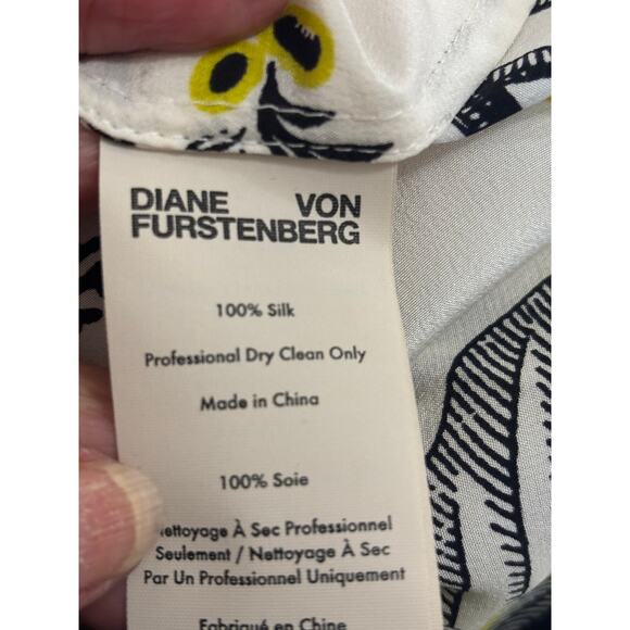 DVF white/black/green silk top, feminine, elegant, Parisian chic, artistic - Picture 6 of 6